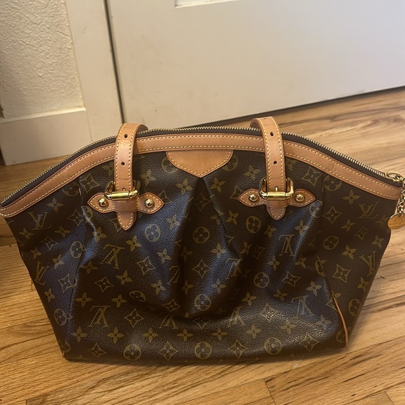 Authentic Louis Vuitton Tivoli GM - Picture 9 of 17